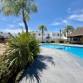 Relaxing 3BR Vacation Home w Pool, BBQ, King Suite Near Beach Nuevo Vallarta，位于Jarretadera的酒店