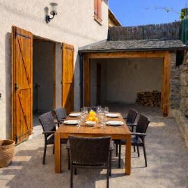 CAL QuEROL UR casa amb jardí i bbq i billar，位于Ur的酒店