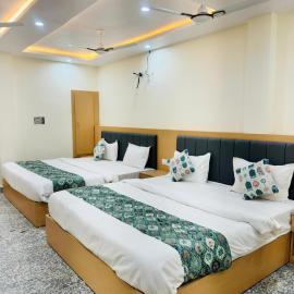 HOTEL SHIVAAY near by urban Square mall and nexus celebration mall,位于Bedla的酒店