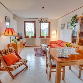 Collio View - Spacious and bright three-room apartment in Cormons，位于科尔蒙斯的酒店