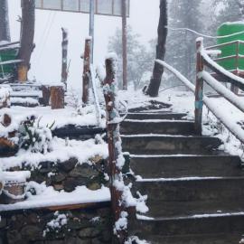 Rara Sunrise Hotel，位于Chautha的酒店