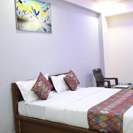 Hotel Dipak，位于Himatnagar的酒店