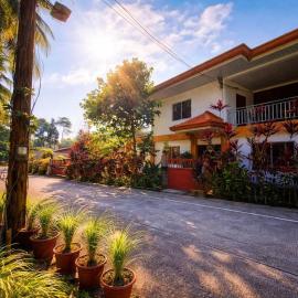 Jenalfe Guest House，位于Camiguin的酒店
