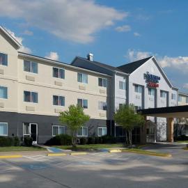 Fairfield Inn & Suites Dallas Park Central,位于Bouchard的酒店