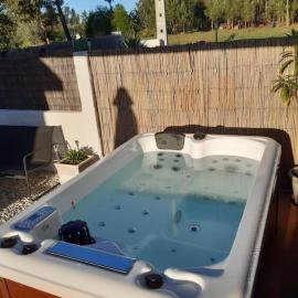 Luxury Romantic Retreat with Hot Tub & Pool，位于塔布阿的酒店