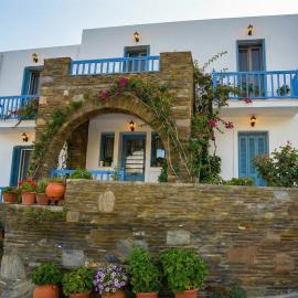 Andros Guesthouses，位于安德罗斯的酒店