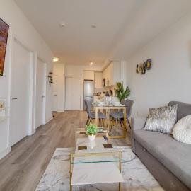 Modern Condo in Central KW with Gym，位于基奇纳的酒店