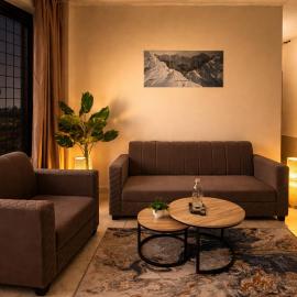The Sunflower Suite -2BHK Cinéma Near IT Park，位于德拉敦的酒店