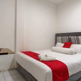 RedDoorz near Alun Alun Kota Serang，位于Gedeg的酒店