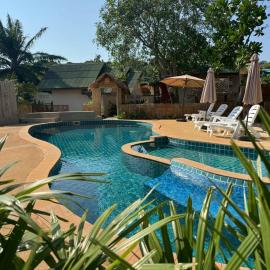 Tree Space Lanta Pool Stay Quiet & Near Beach，位于高兰的酒店