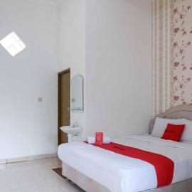 RedDoorz near RSUD Nganjuk，位于Nganjuk的酒店