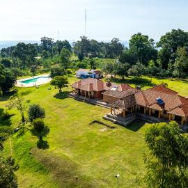 Kihuta Nogo Lodges，位于Mubende的酒店
