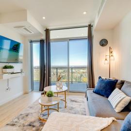 Modern Penthouse in Central KW，位于基奇纳的酒店