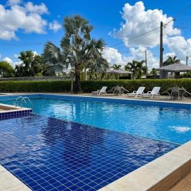 Casa com Piscina - Condomínio - Próx a Praia