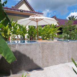 Ainthira Garden sauna & resort,位于攀牙的酒店