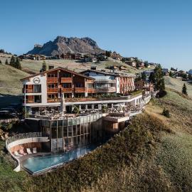 Hotel Goldener Berg，位于莱赫阿尔贝格的酒店