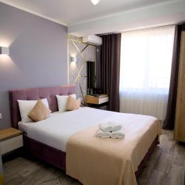 Hotel Paris & SPA，位于基希讷乌的酒店