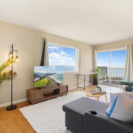 Oceanview 2BR 1Bath Retreat Balcony and Sunset Views，位于帕西菲卡的酒店