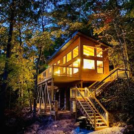 Cliffline Twilight - Cliffside Hot Tub RRG Retreat Epic Views Pet Friendly，位于Slade的酒店