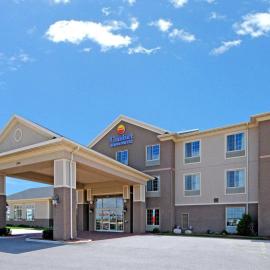 Comfort Inn & Suites Madison North，位于De Forest的酒店