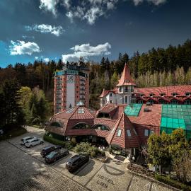 Hotel Las Piechowice，位于斯克拉斯卡波伦巴的酒店