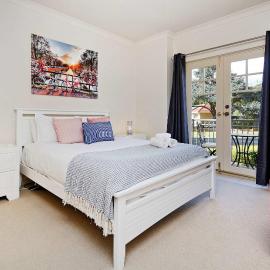 Archie's Townhouse 4BD 2BT，位于Glenunga的酒店