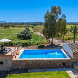 Finca Agroturismo Sa Cova den Borino，位于坎波斯的酒店