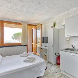 Cozy Sea View Studio in Costa Smeralda，位于Cugnana Verde的酒店