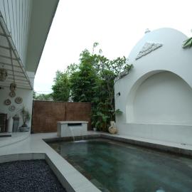 Kanjeng Heritage Villa by Raminten，位于Pakem的酒店
