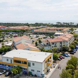Robinia/Pinetine Lido Altanea，位于卡奥莱的酒店