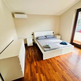 Mamisà 4 - appartamenti e camere private con bagno，位于斯基奥的酒店