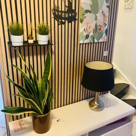 Guesthouse with private entrance，位于格雷诺的酒店