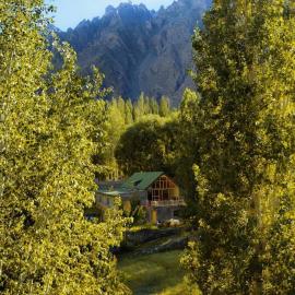 Moksha Resort Hunza，位于Chamangul的酒店