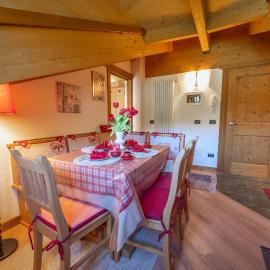 Chalet Adda - Appartamento mansarda con garage privato，位于博尔米奥的酒店
