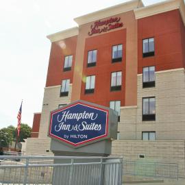 Hampton Inn & Suites Cincinnati / Uptown - University Area，位于辛辛那提的酒店