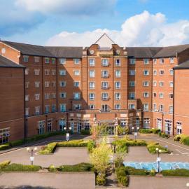 DoubleTree by Hilton Dartford Bridge，位于达特福德的酒店