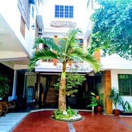 REKWOOD Hotel