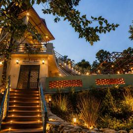 Tree Heaven Resort-Kanatal，位于卡纳塔尔的酒店