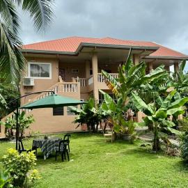 Bananaland Cottages，位于邦劳的酒店