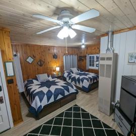 Cozy Studio Cabin #5 Riverside Point Resort，位于Park Rapids的酒店