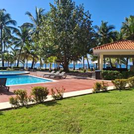 Apartamento Frente al Mar Caribe, Playa Juan Dolio, RD - Ideal Para Disfrutar de Escapadas con Familia y Amigos - Opciones de 2 y 3 Habitaciones，位于璜多里奥的酒店
