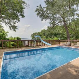 Hot Tub, Pool, Dock: 2 Cabins Lakeview Grand Lake，位于Grove的酒店