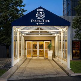 Doubletree By Hilton Pointe Claire Montreal Airport West,位于潘特克莱尔的酒店