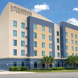 Staybridge Suites St. Petersburg FL by IHG，位于圣彼得堡的酒店