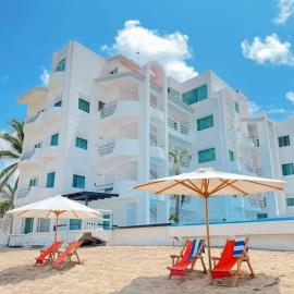 Best Western Plus Luna del Mar，位于曼萨尼约的酒店
