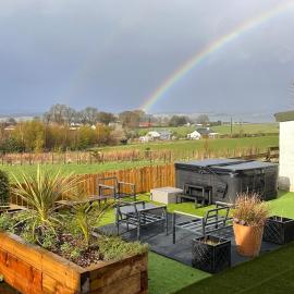 Hot tub Retreat, Linlithgow，位于林利斯戈的酒店
