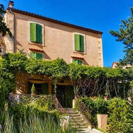 Maison Auguste Chambres d'hôtes aux portes des Cévennes，位于Lédignan的酒店