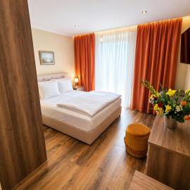Hotel Post Nürtingen，位于尼尔廷根的酒店