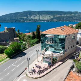 Castello Mare Residence，位于赫尔采格诺维的酒店