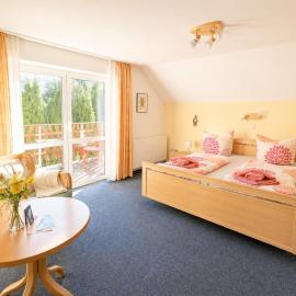Urlaubsmagie - Ferienwohnung Lichtblick - direkt am Wanderweg - L8，位于塞布尼茨的酒店